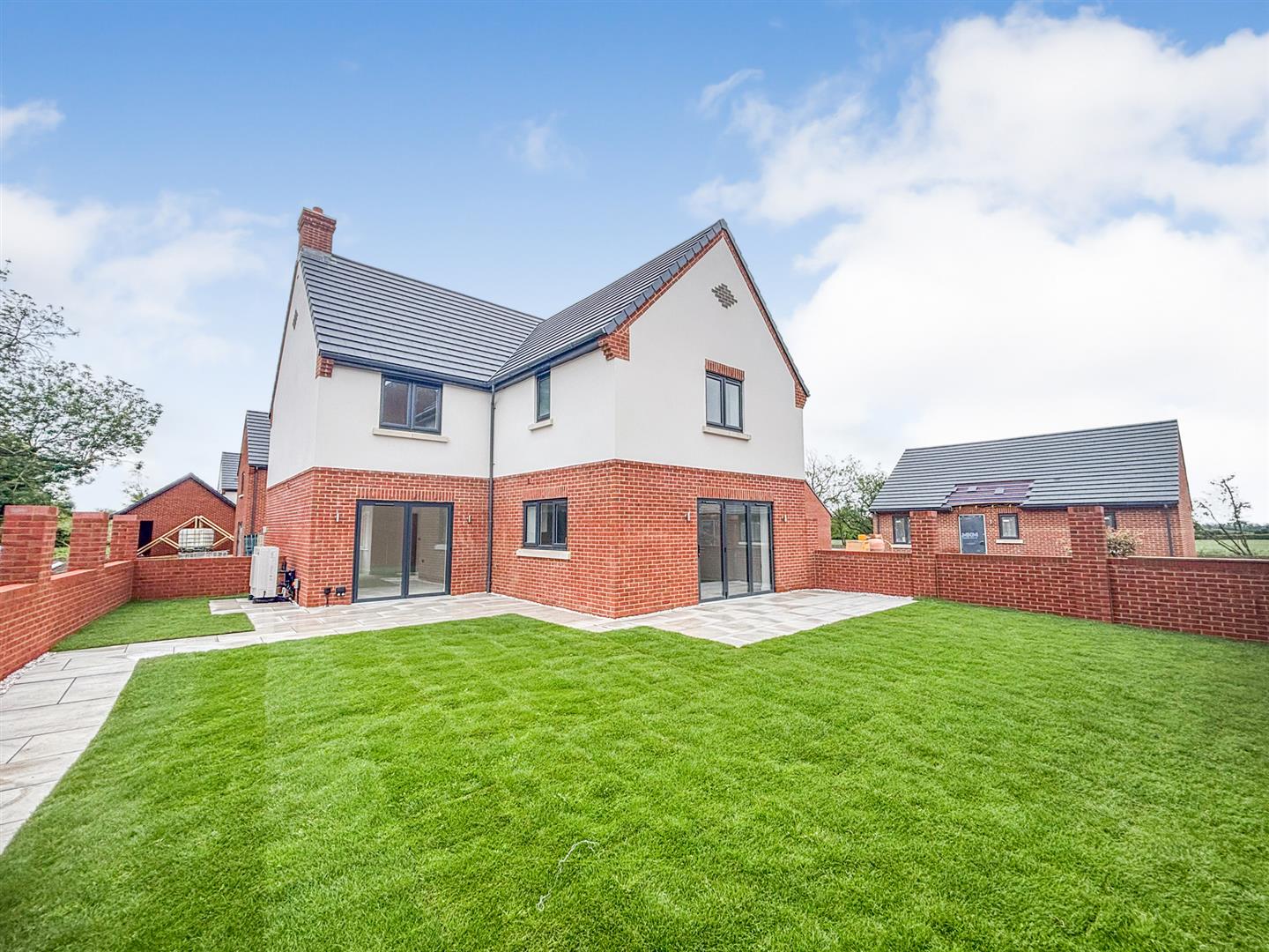 4 bed property in High Street, Bedford
